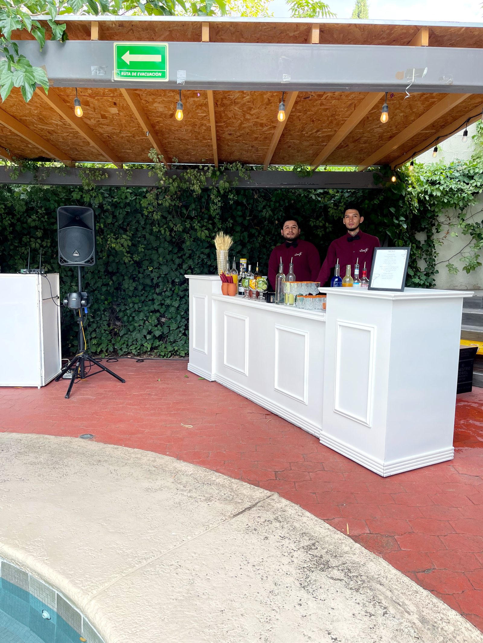 Bar Vynzo en alberca exterior